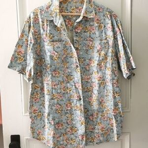 Vintage Y2K floral women's short sleeve floral blouse. Cottagecore. Size